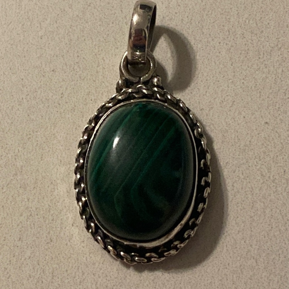 Malachite sterling silver‎ pendant with chain halo detail 925